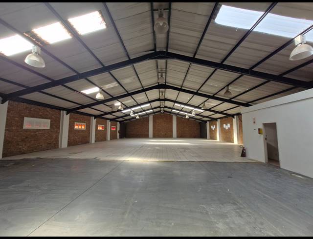 900M² RETAIL TO LET IN BARDENE